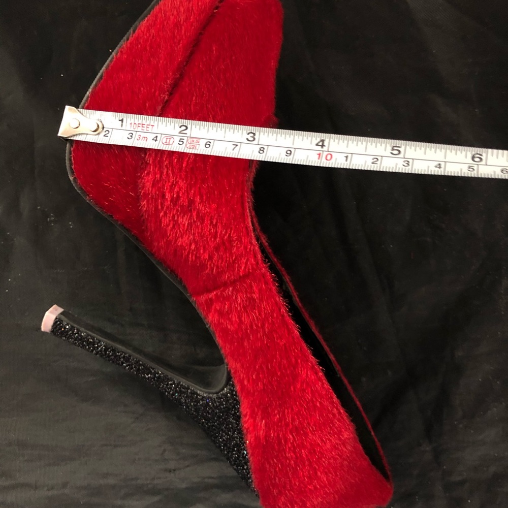 Red Pumps - Picture 7 of 7